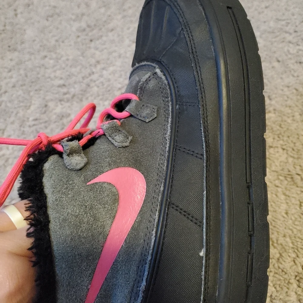 Kids Black and Pink Nike Sneaker Snow Boot Style Shoes Size 6.5Y